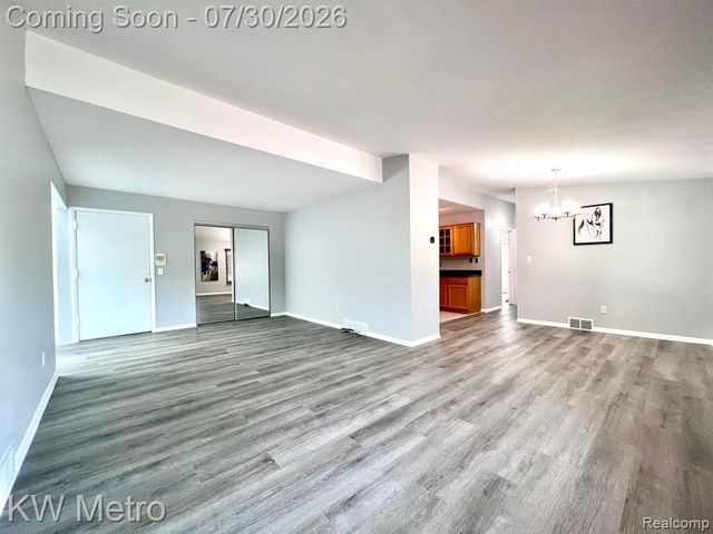 850 N Adams Road 6, Birmingham, MI 48009