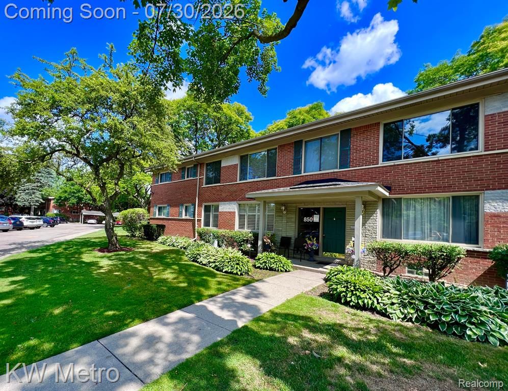850 N Adams Road 6, Birmingham, MI 48009