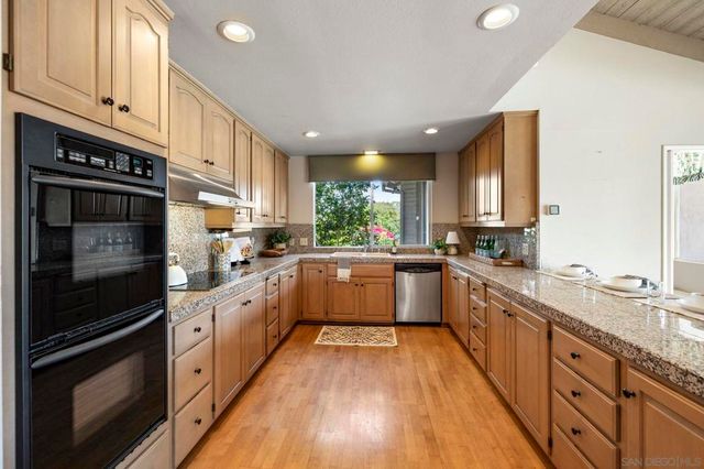 2357 Royal Crest, Escondido, CA 92025