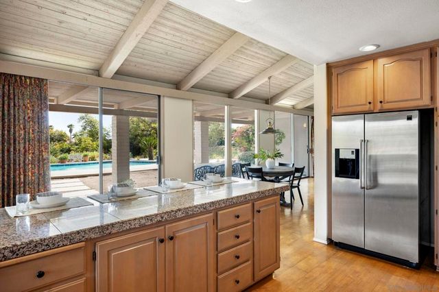 2357 Royal Crest, Escondido, CA 92025