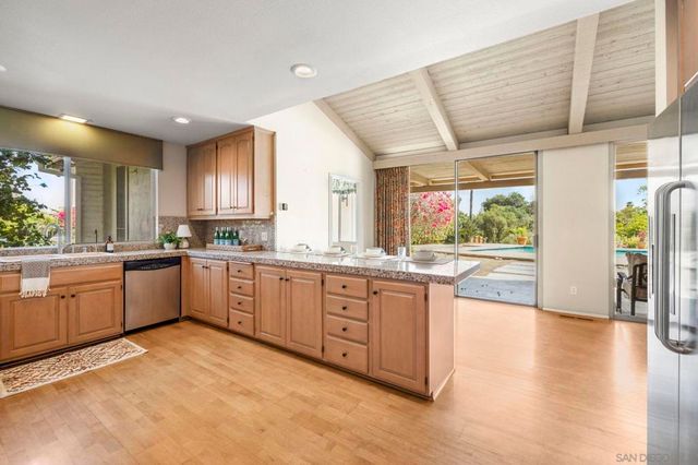 2357 Royal Crest, Escondido, CA 92025