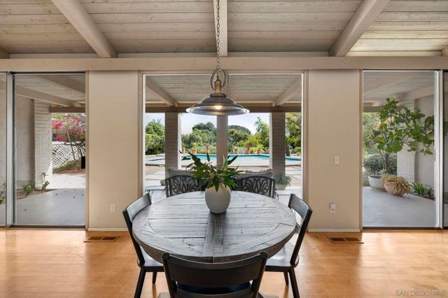 2357 Royal Crest, Escondido, CA 92025