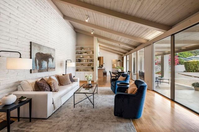 2357 Royal Crest, Escondido, CA 92025