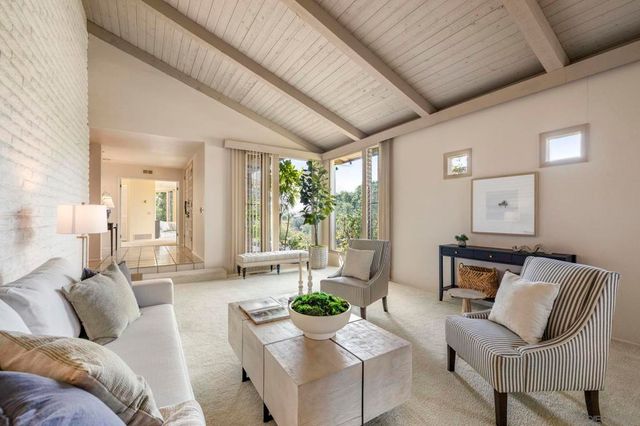 2357 Royal Crest, Escondido, CA 92025