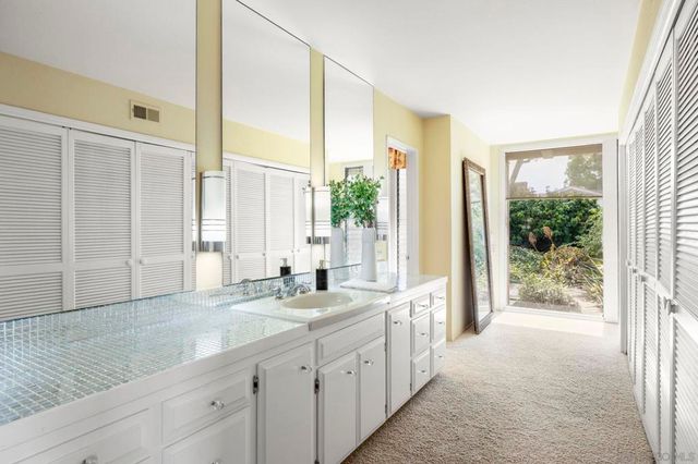 2357 Royal Crest, Escondido, CA 92025