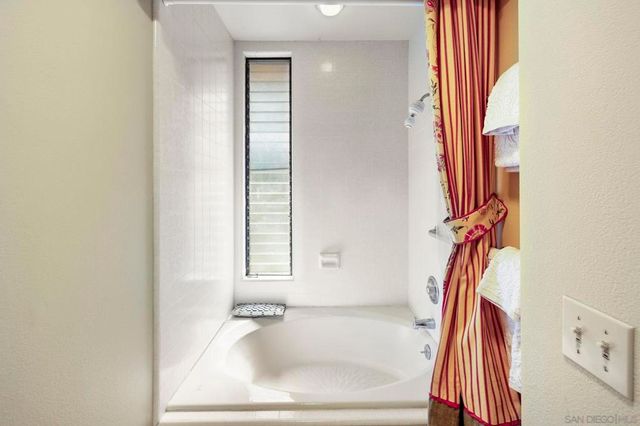 2357 Royal Crest, Escondido, CA 92025