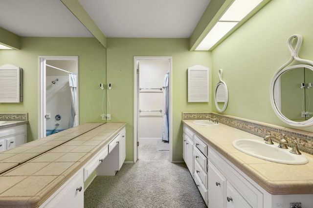 2357 Royal Crest, Escondido, CA 92025