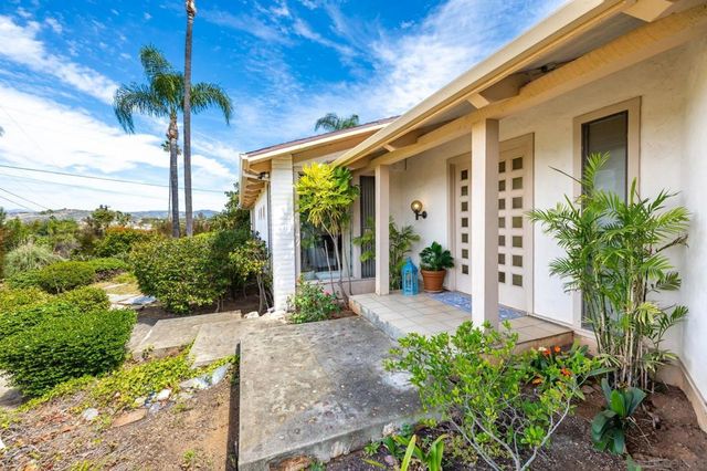 2357 Royal Crest, Escondido, CA 92025