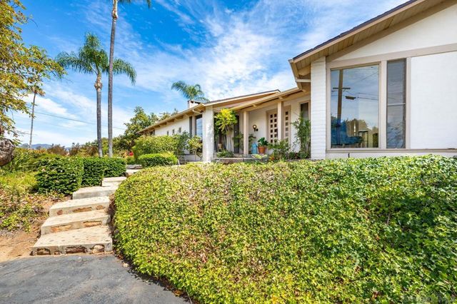 2357 Royal Crest, Escondido, CA 92025