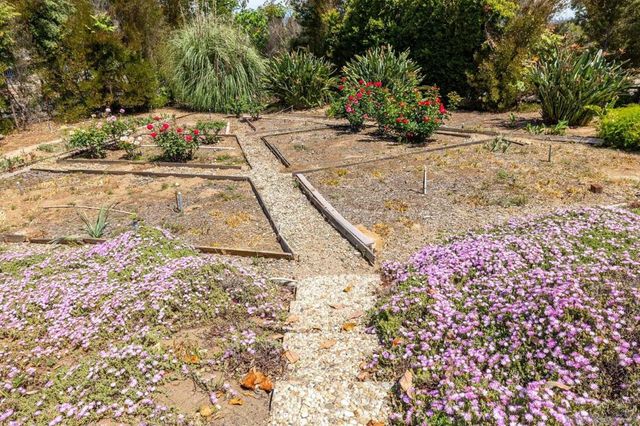 2357 Royal Crest, Escondido, CA 92025