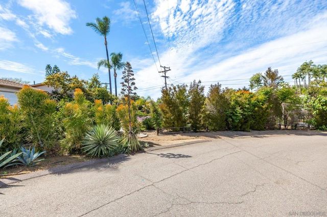 2357 Royal Crest, Escondido, CA 92025