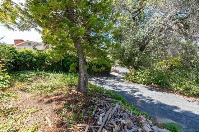 2357 Royal Crest, Escondido, CA 92025