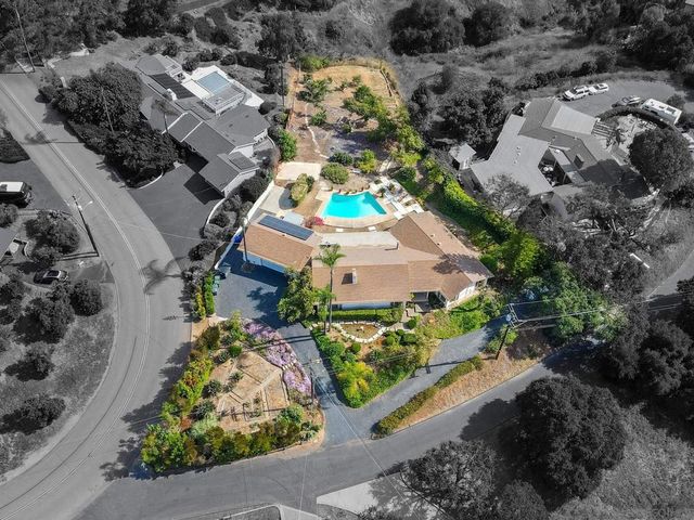 2357 Royal Crest, Escondido, CA 92025