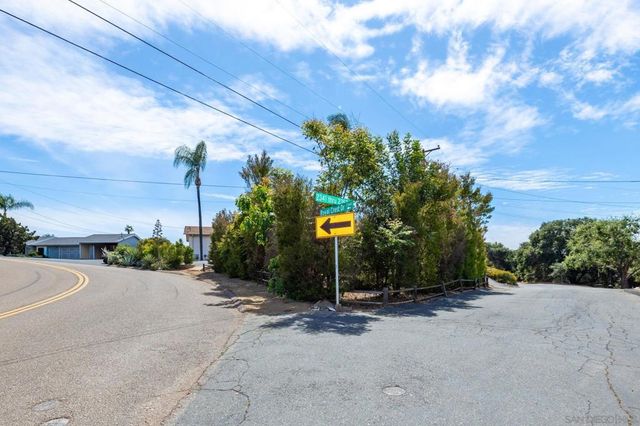 2357 Royal Crest, Escondido, CA 92025