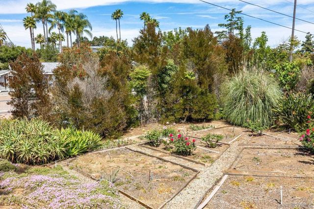 2357 Royal Crest, Escondido, CA 92025