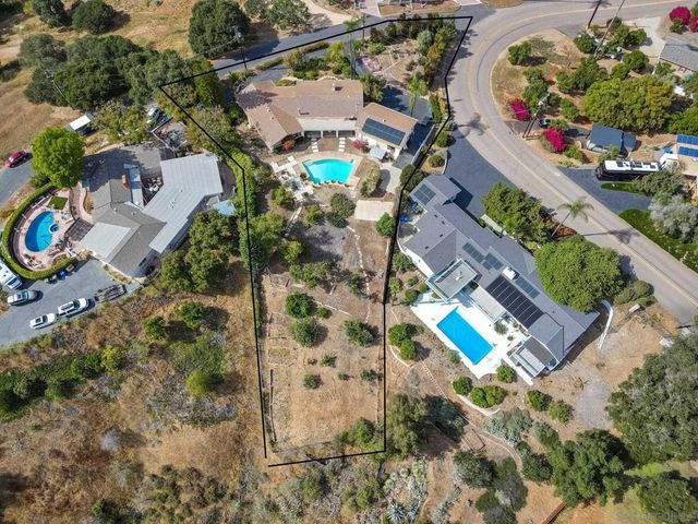 2357 Royal Crest, Escondido, CA 92025