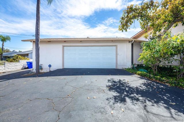 2357 Royal Crest, Escondido, CA 92025