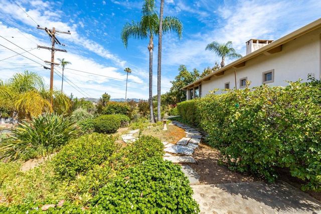 2357 Royal Crest, Escondido, CA 92025