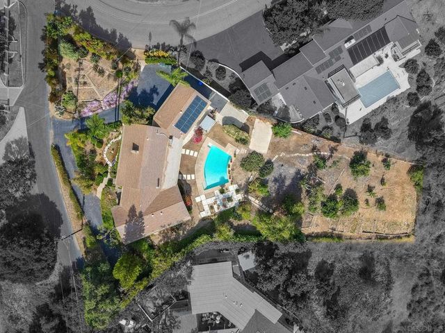 2357 Royal Crest, Escondido, CA 92025