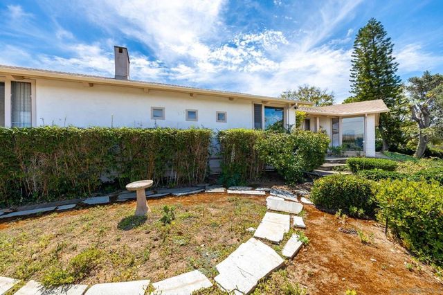 2357 Royal Crest, Escondido, CA 92025