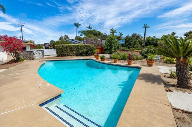 2357 Royal Crest, Escondido, CA 92025