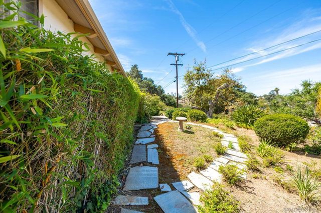 2357 Royal Crest, Escondido, CA 92025