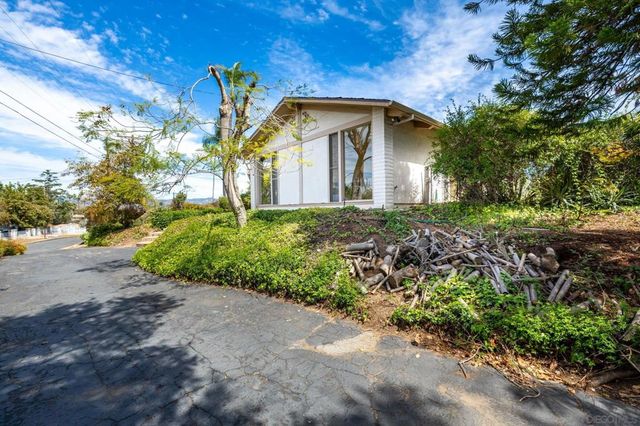 2357 Royal Crest, Escondido, CA 92025