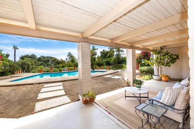 2357 Royal Crest, Escondido, CA 92025