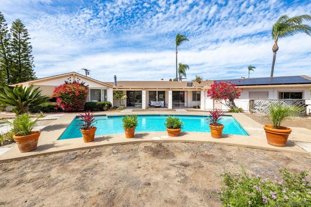 2357 Royal Crest, Escondido, CA 92025