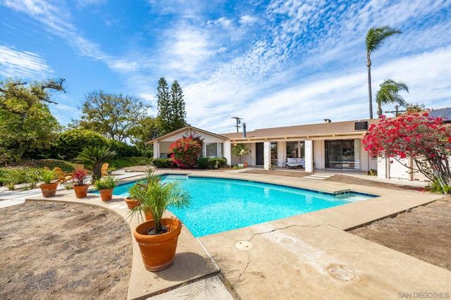 2357 Royal Crest, Escondido, CA 92025