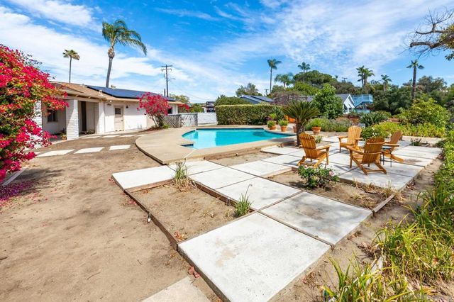 2357 Royal Crest, Escondido, CA 92025