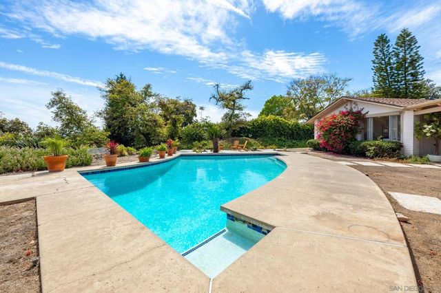 2357 Royal Crest, Escondido, CA 92025