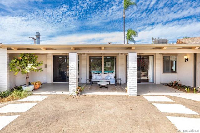 2357 Royal Crest, Escondido, CA 92025