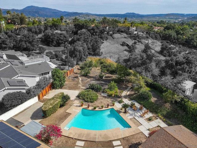2357 Royal Crest, Escondido, CA 92025