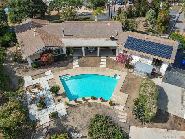 2357 Royal Crest, Escondido, CA 92025