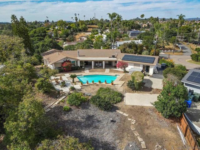 2357 Royal Crest, Escondido, CA 92025