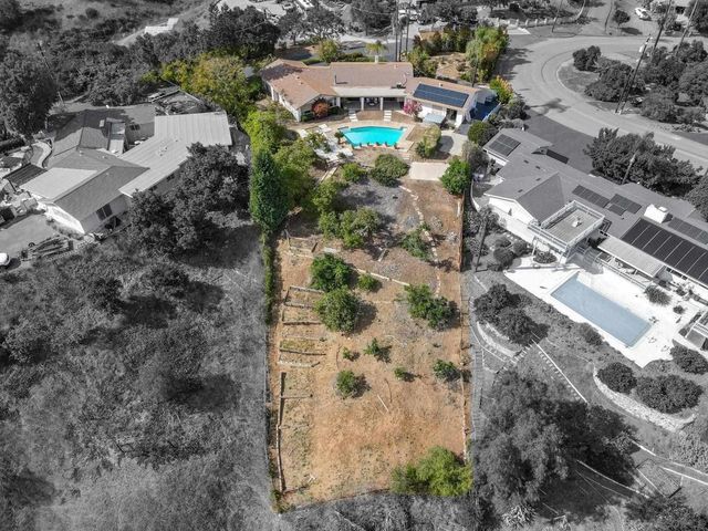 2357 Royal Crest, Escondido, CA 92025