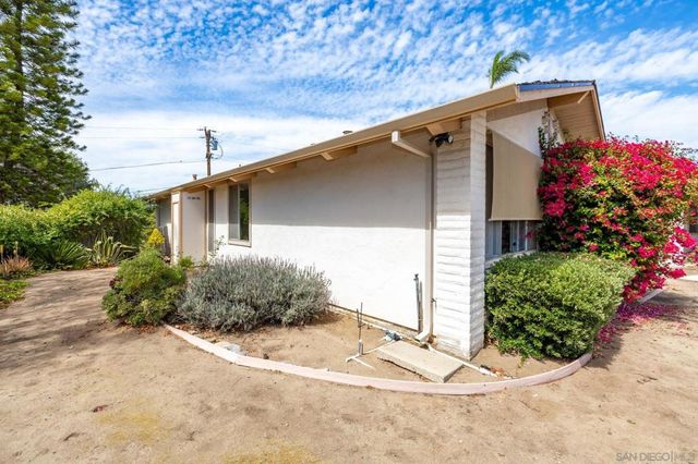 2357 Royal Crest, Escondido, CA 92025