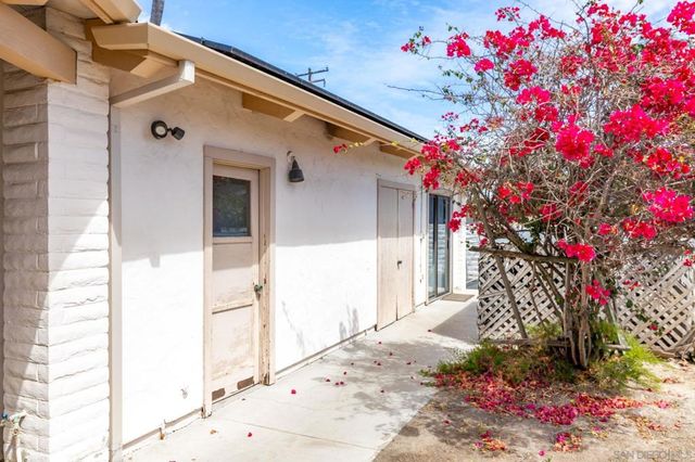 2357 Royal Crest, Escondido, CA 92025