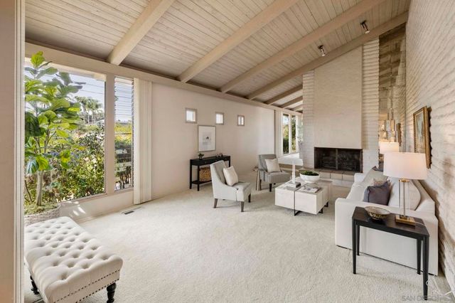 2357 Royal Crest, Escondido, CA 92025