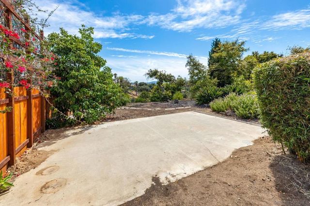 2357 Royal Crest, Escondido, CA 92025