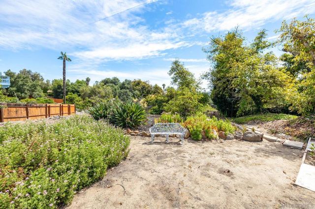 2357 Royal Crest, Escondido, CA 92025