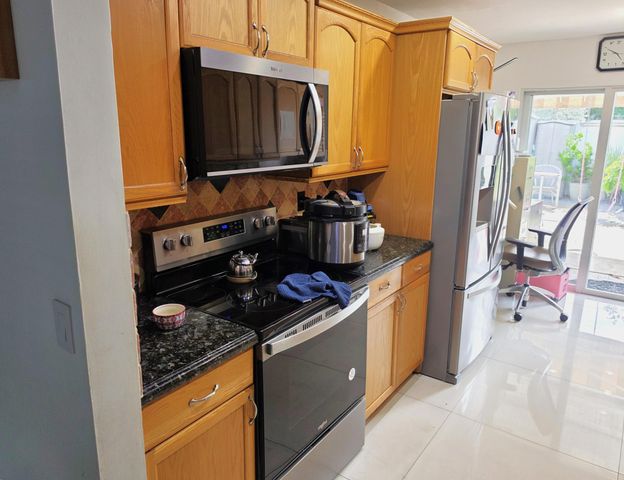 320 SE 2ND Avenue B4, Deerfield Beach, FL 33441