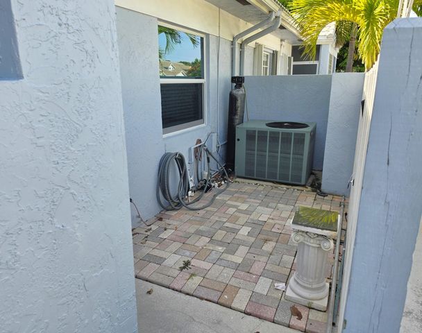 320 SE 2ND Avenue B4, Deerfield Beach, FL 33441