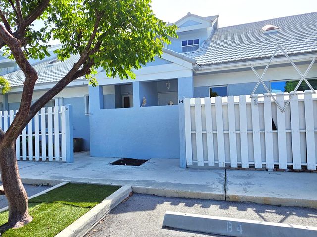 320 SE 2ND Avenue B4, Deerfield Beach, FL 33441