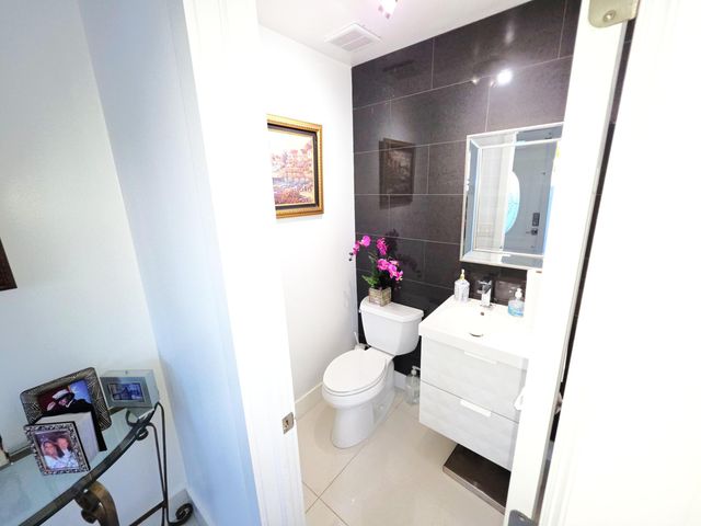 320 SE 2ND Avenue B4, Deerfield Beach, FL 33441