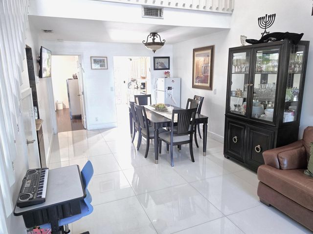 320 SE 2ND Avenue B4, Deerfield Beach, FL 33441