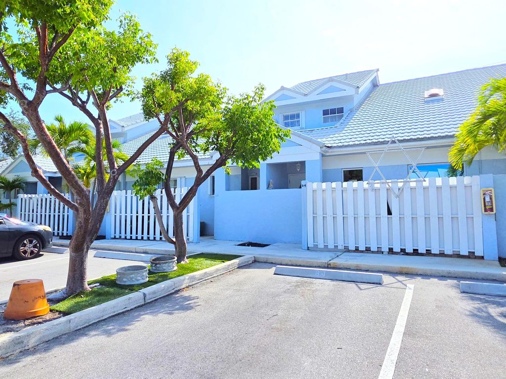 320 SE 2ND Avenue B4, Deerfield Beach, FL 33441
