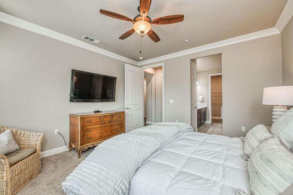 Image 21 of property listing at 2157 W Juliet Way, Fresno, CA 93711