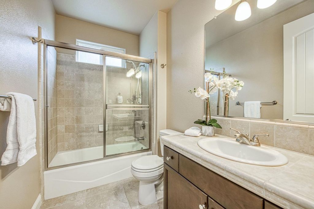 Image 28 of property listing at 2157 W Juliet Way, Fresno, CA 93711